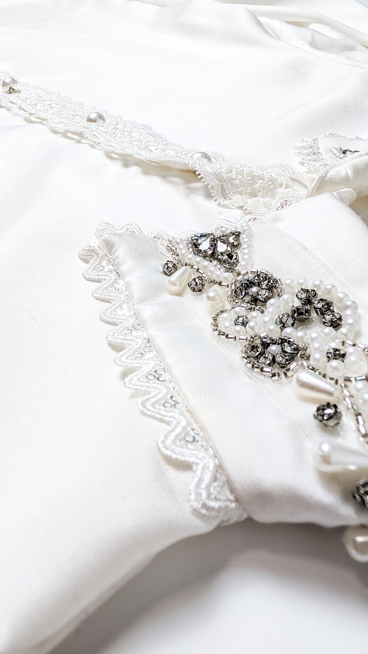 Bluza z okrasnim ovratnikom