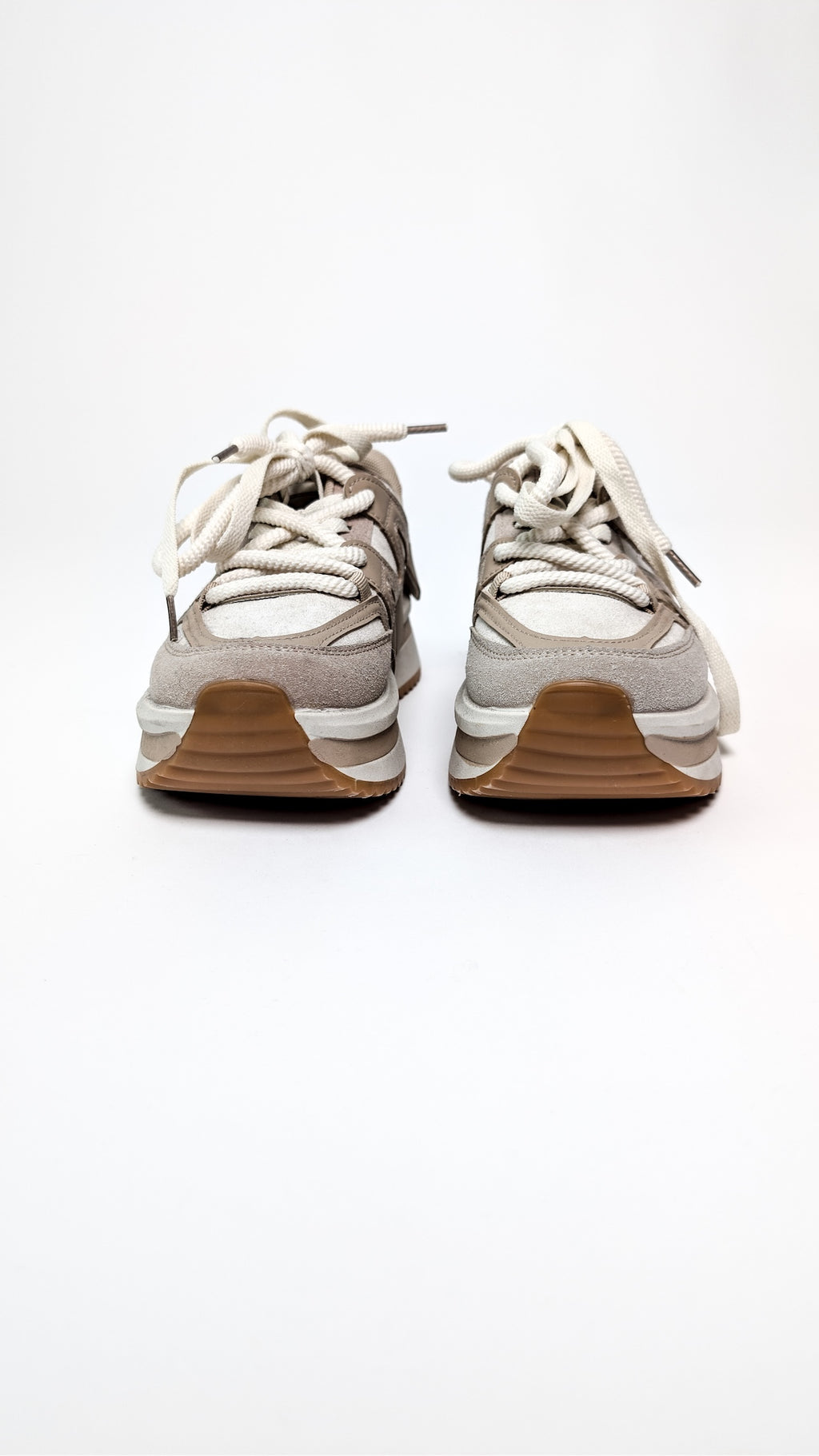 Večplastni športni copati