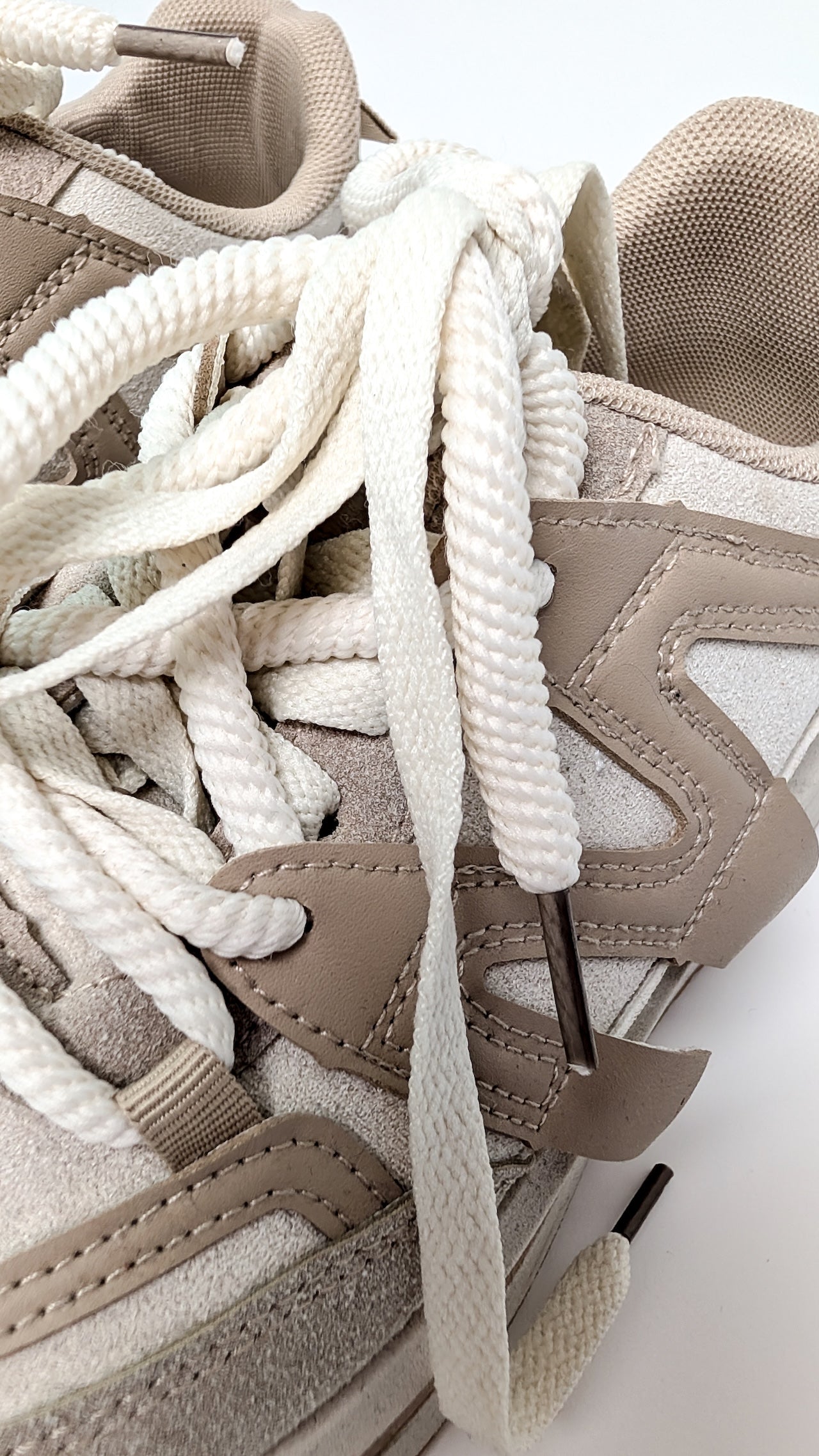 Večplastni športni copati