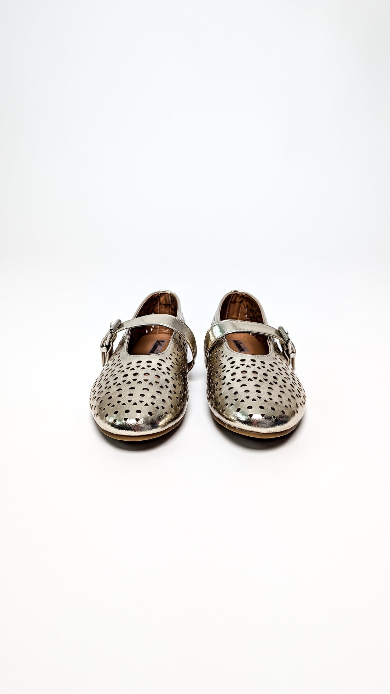 Baletni čevlji z dekorativnimi izrezi