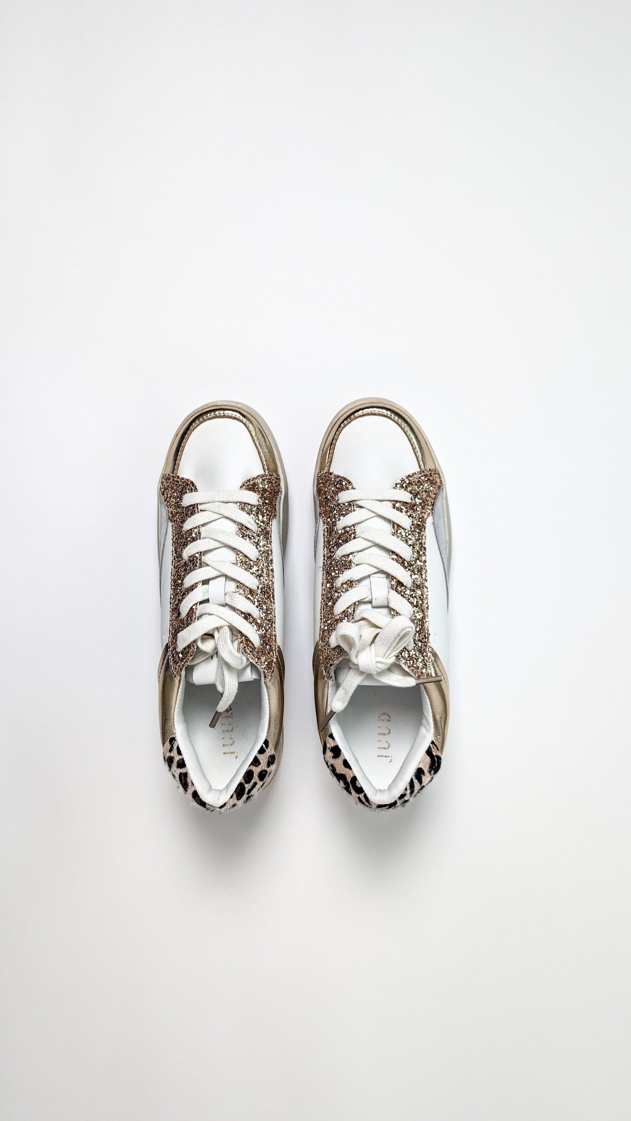 Nizke superge z bleščečimi detajli