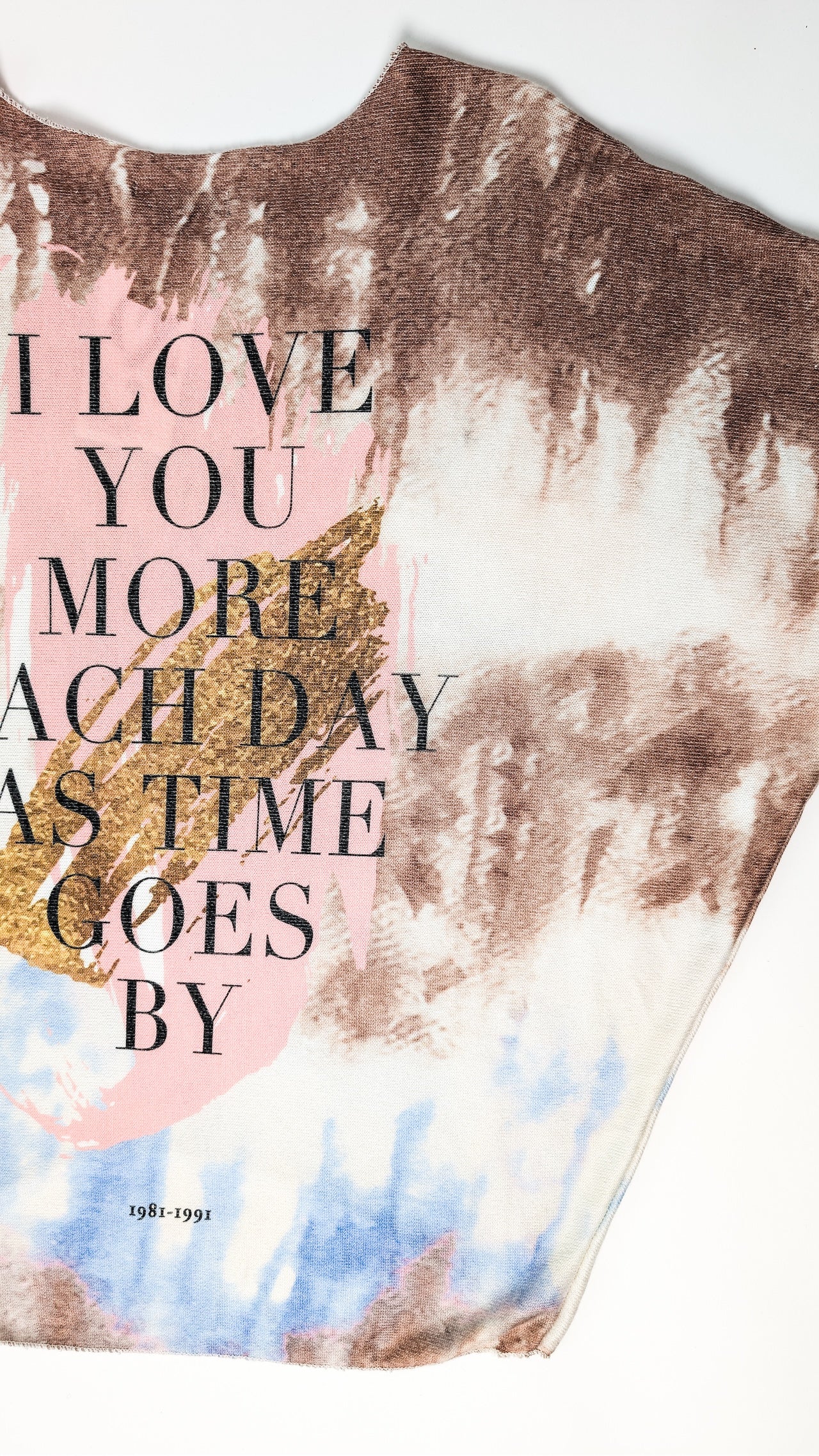 Pulover z napisom I Love You More Each Day