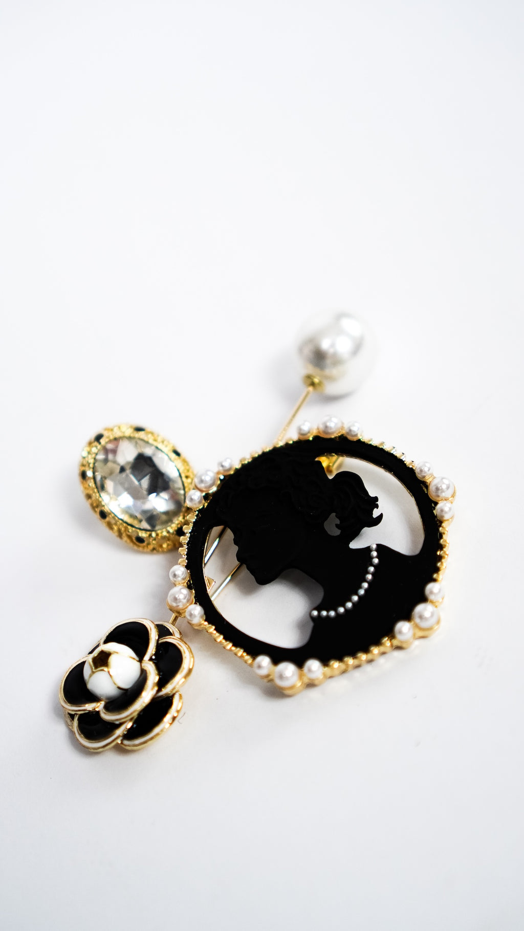 Broška Silhouette Pearl