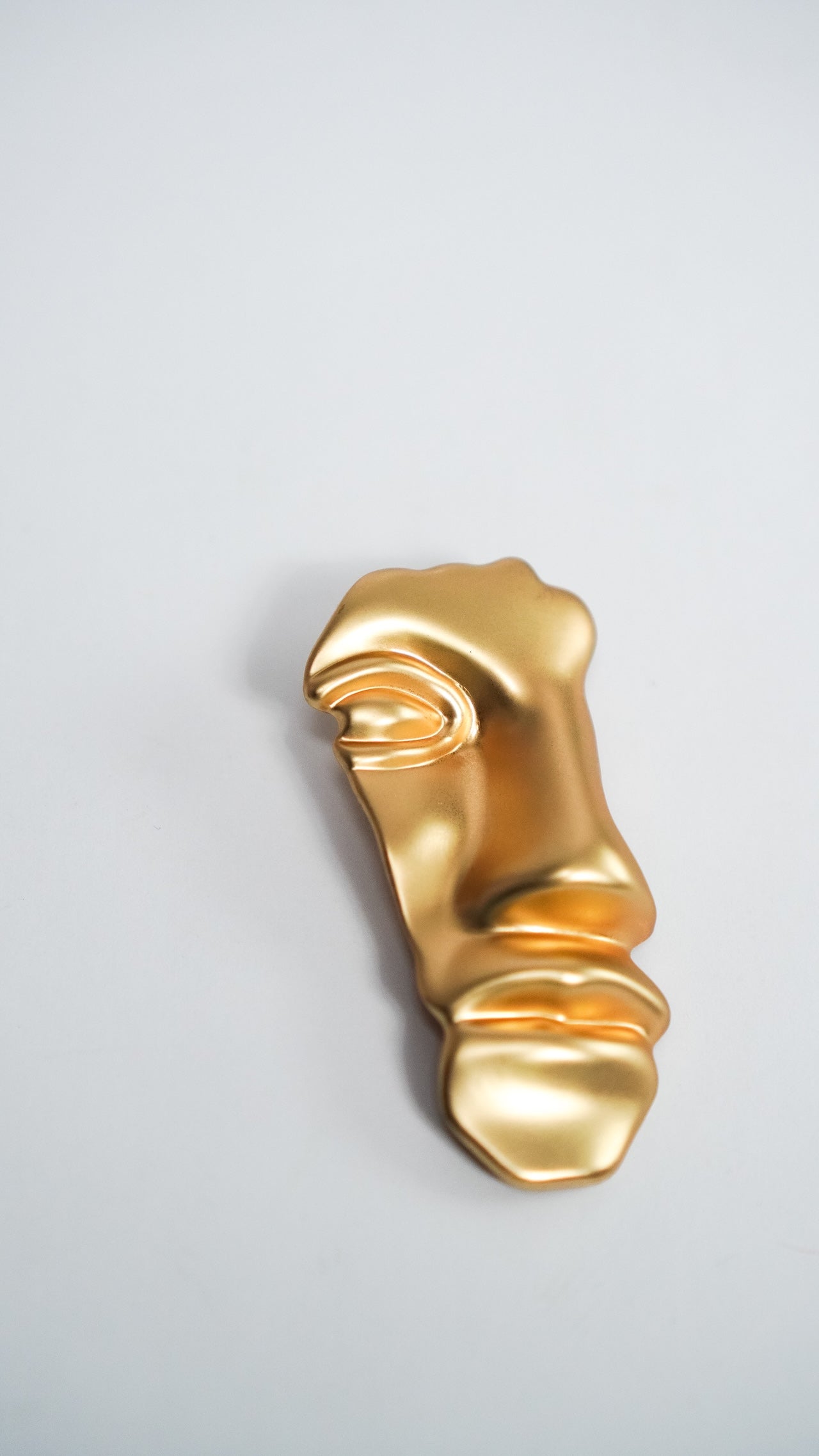 Broška Golden Sculpture