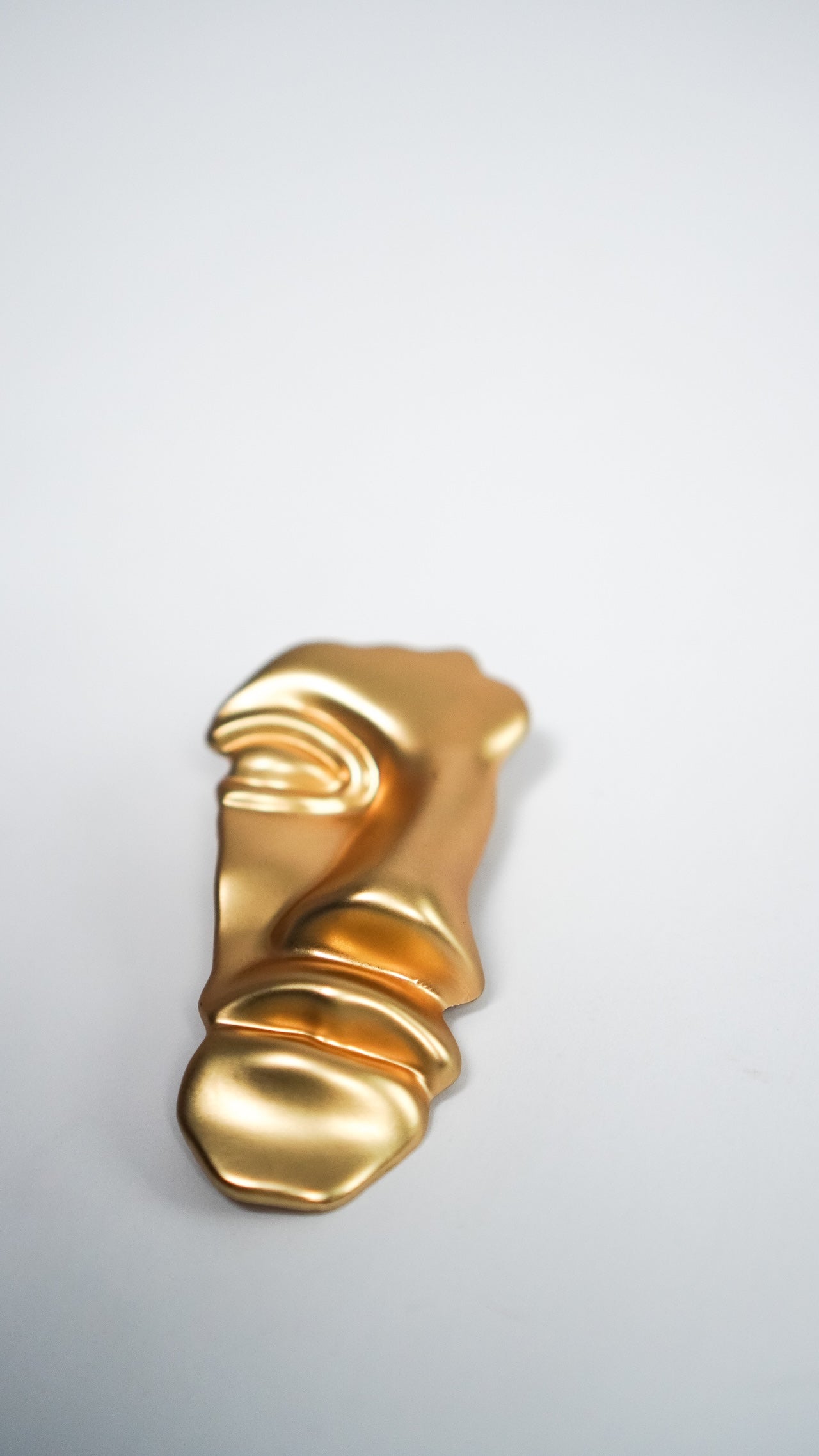 Broška Golden Sculpture