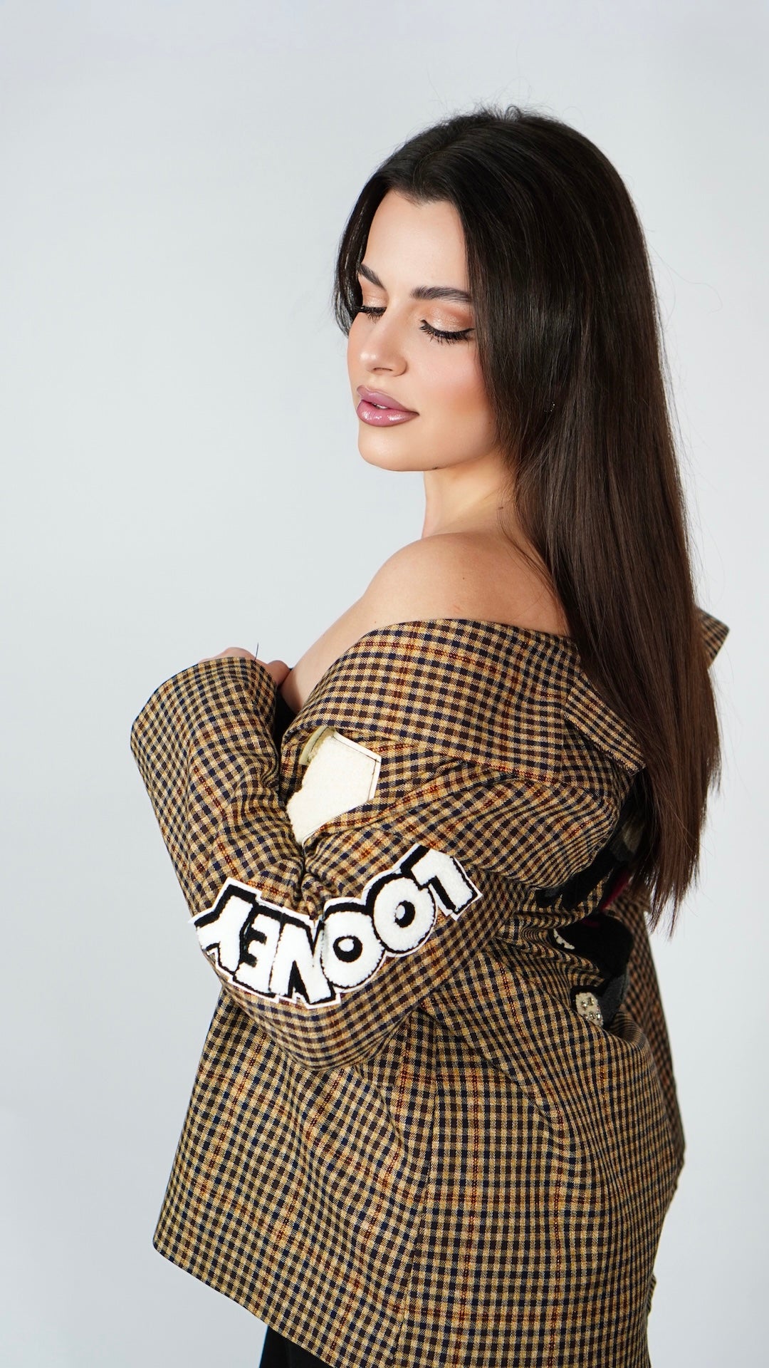 Karirasti blazer s potiskom