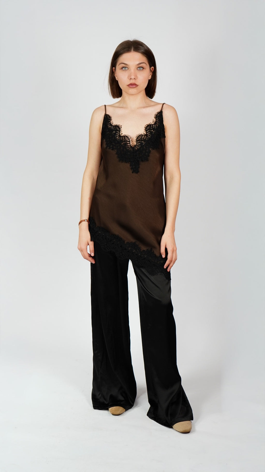 Satenast slip top