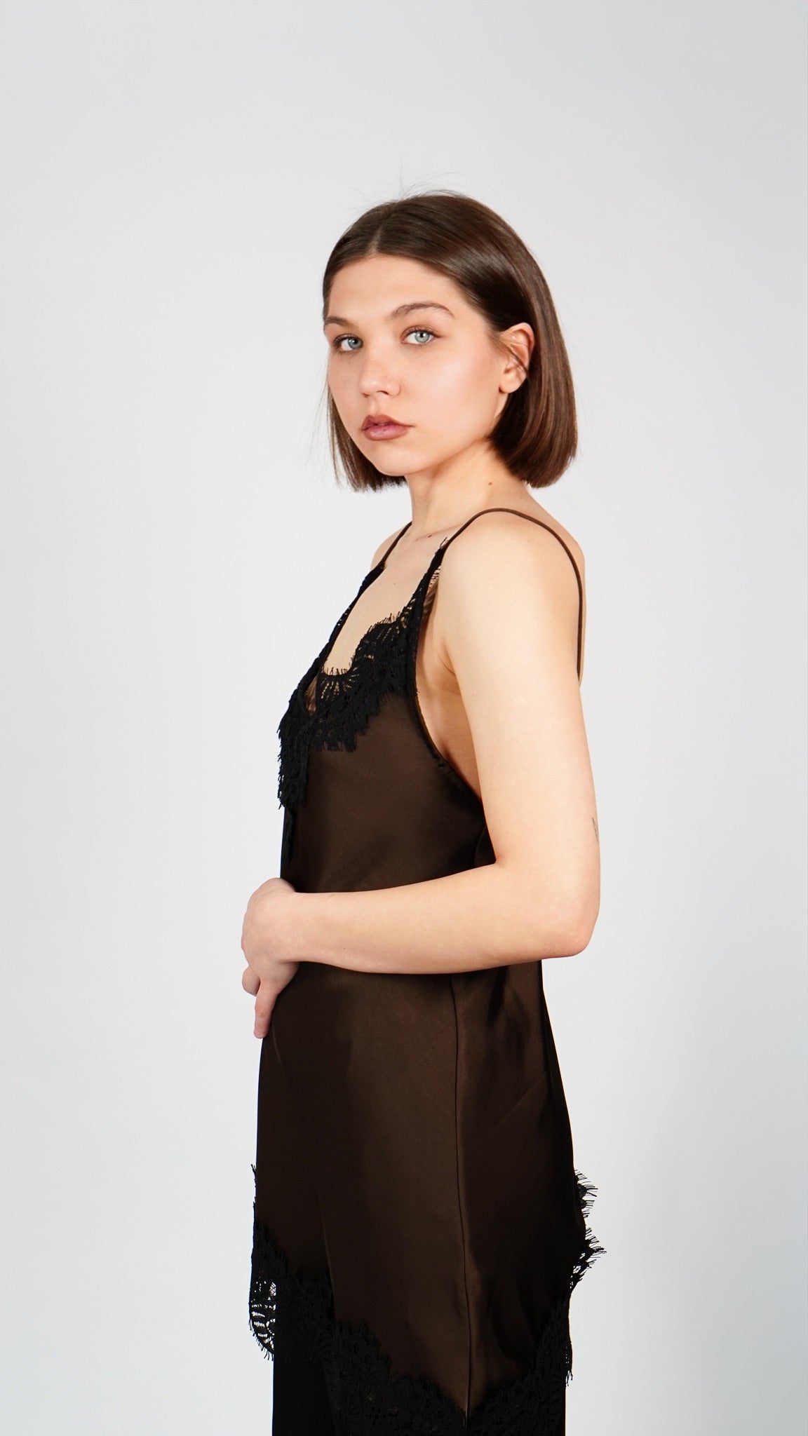 Satenast slip top