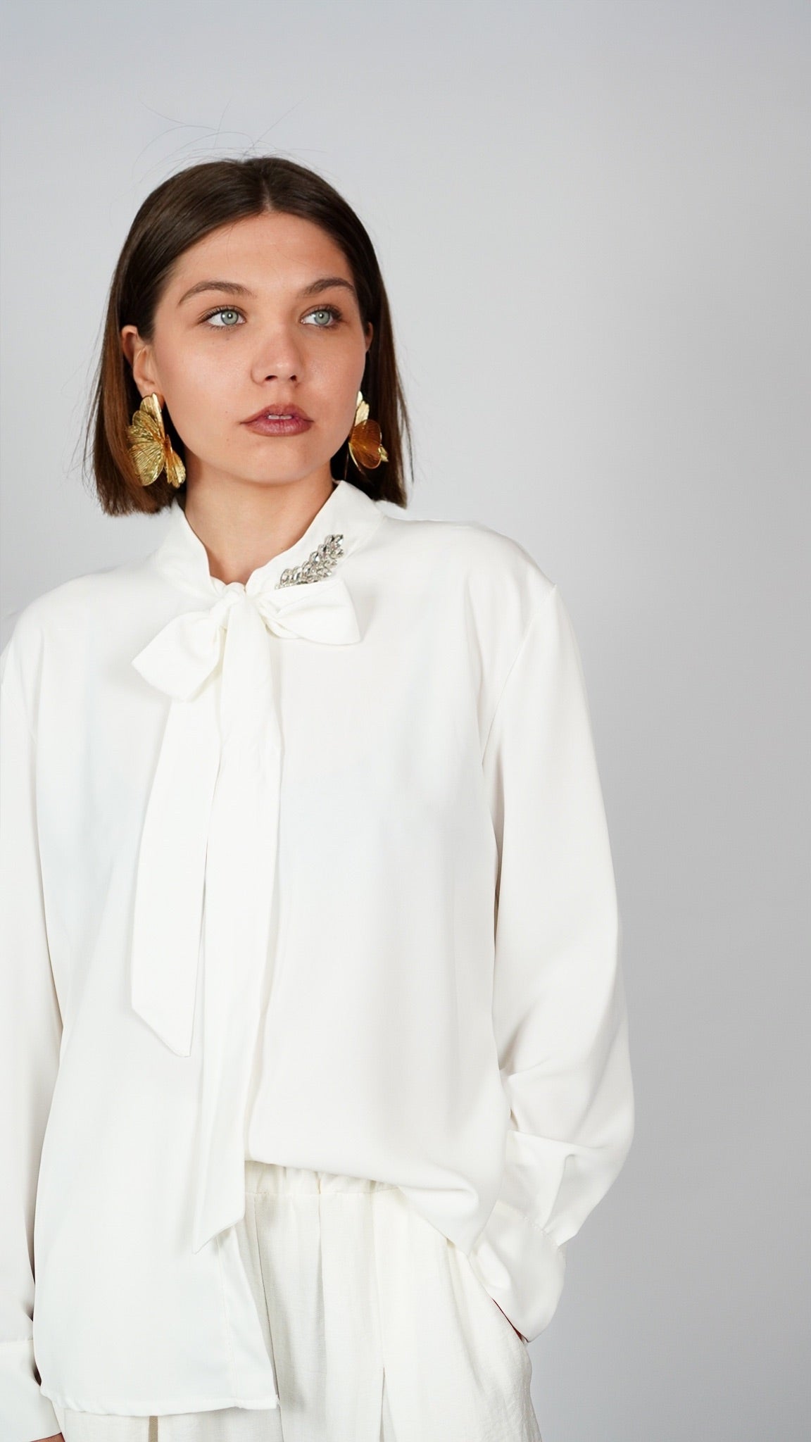 Bluza z ovratnim trakom