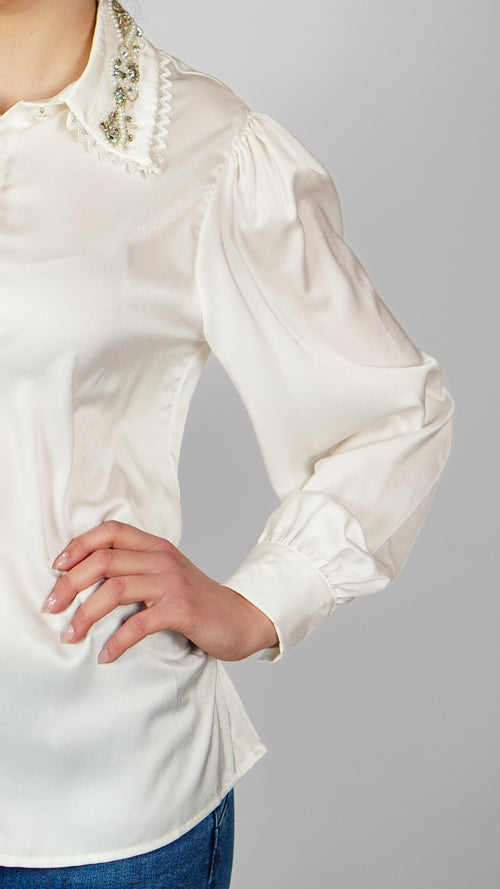 Bluza z okrasnim ovratnikom