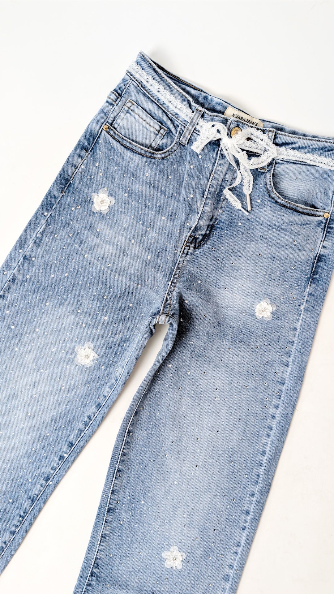 Jeans hlače s čipko