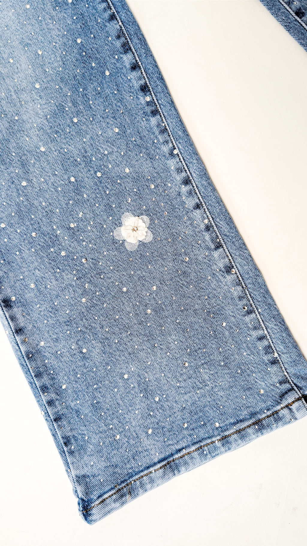 Jeans hlače s čipko