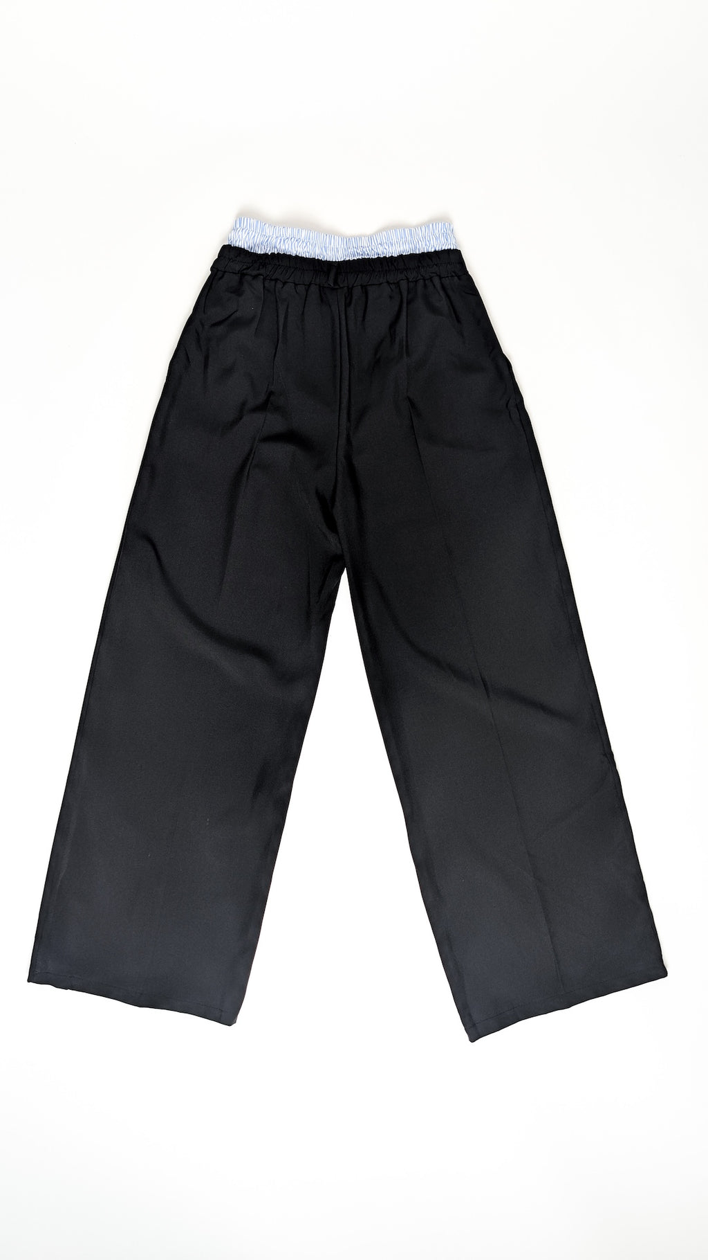 Komplet hlače in crop blazer