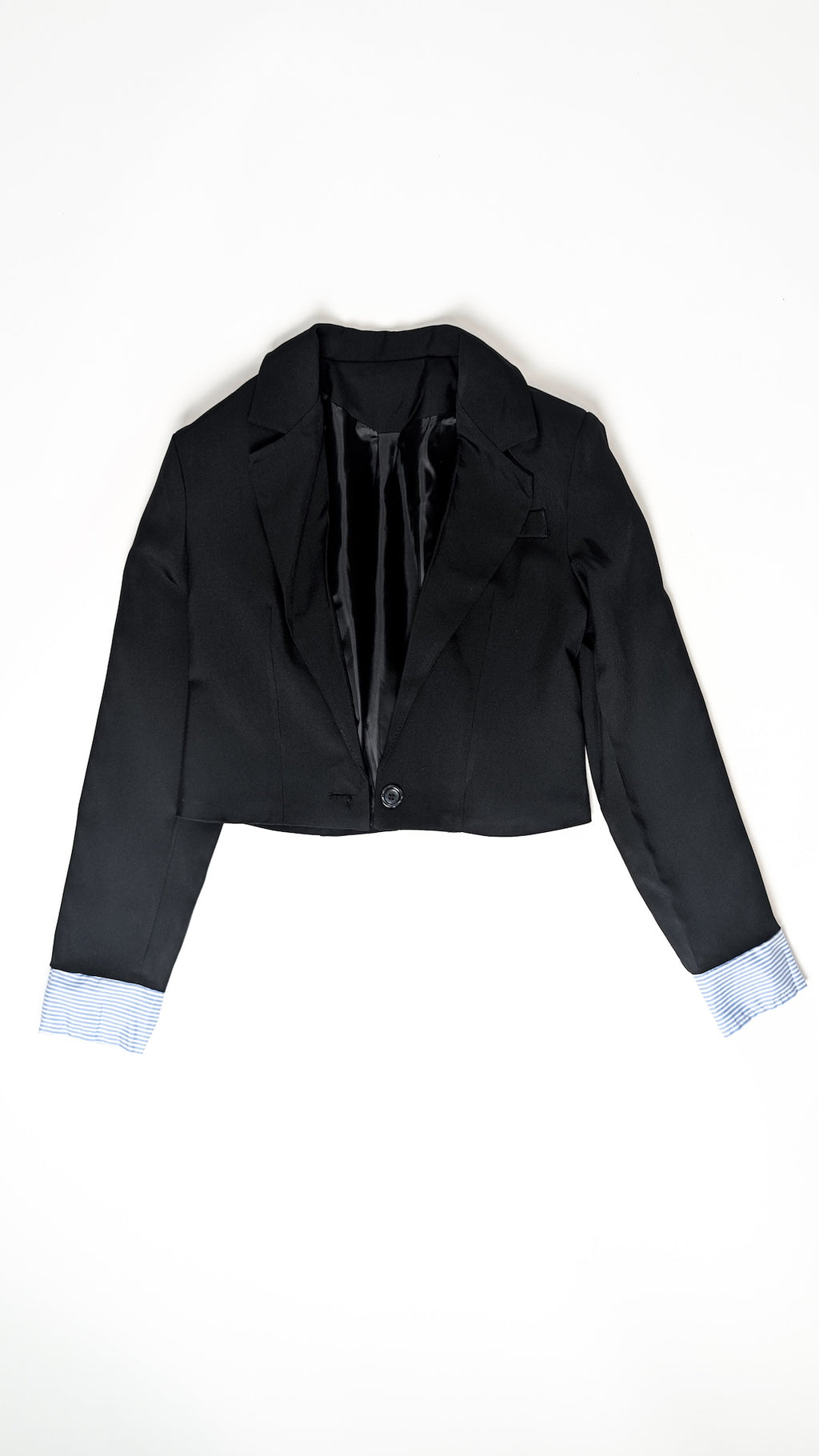 Komplet hlače in crop blazer