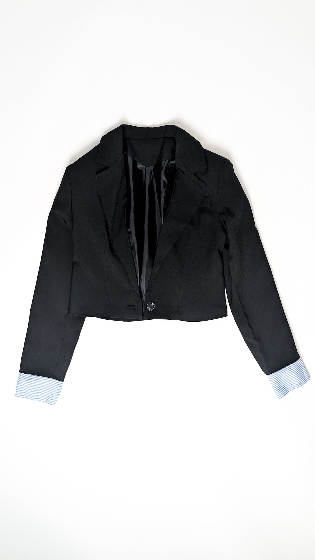 Komplet hlače in crop blazer