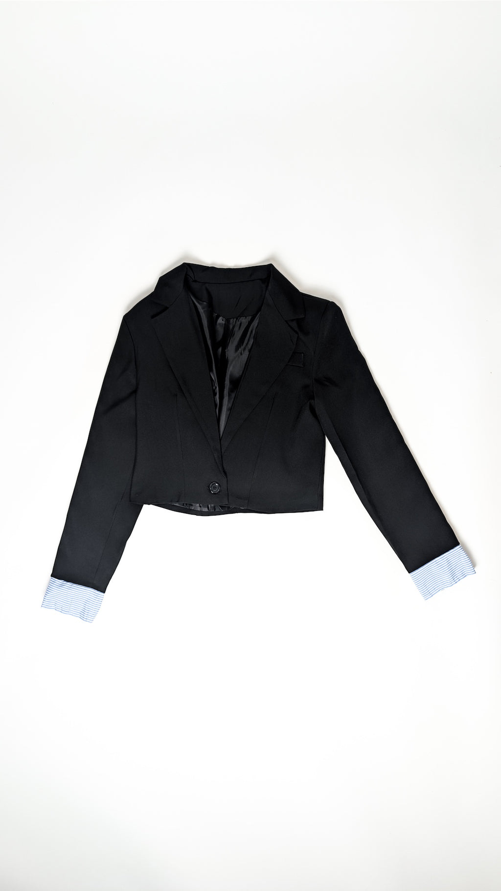 Komplet hlače in crop blazer