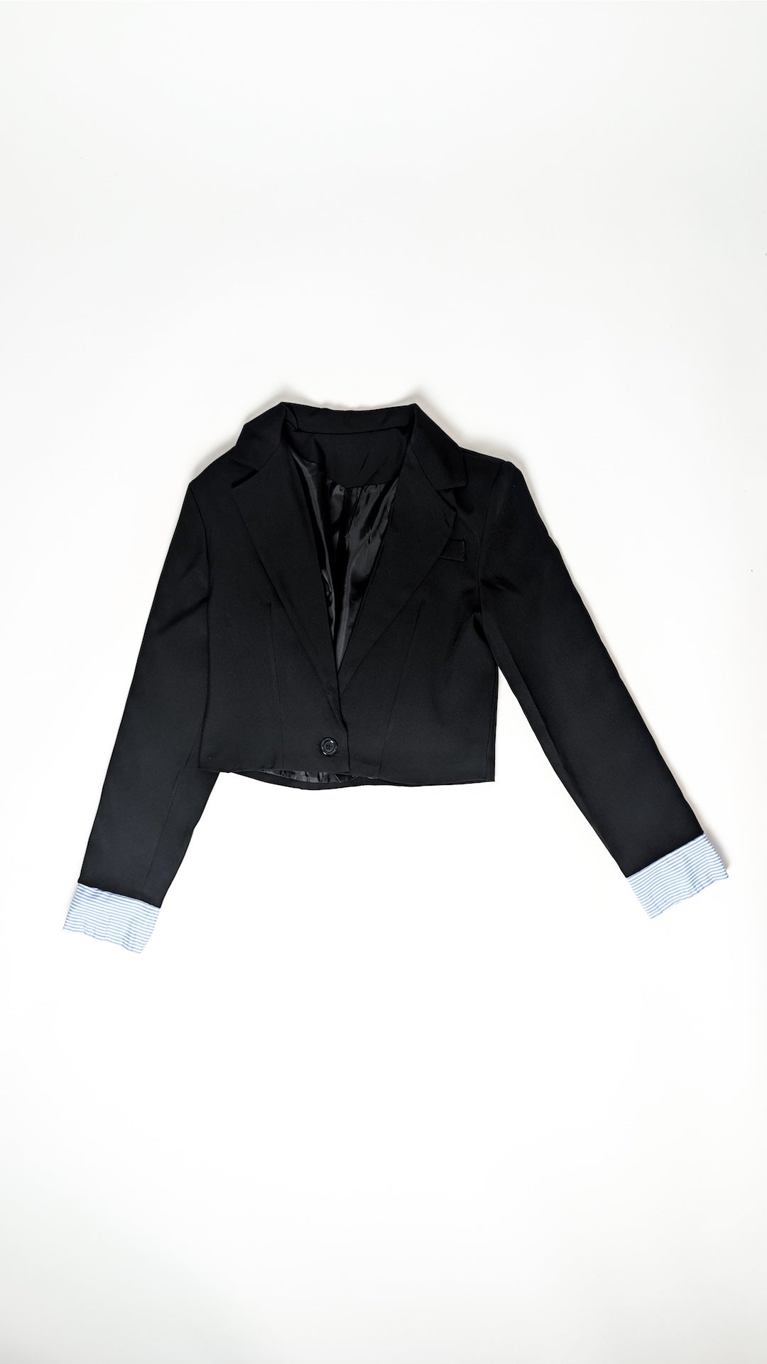Komplet hlače in crop blazer