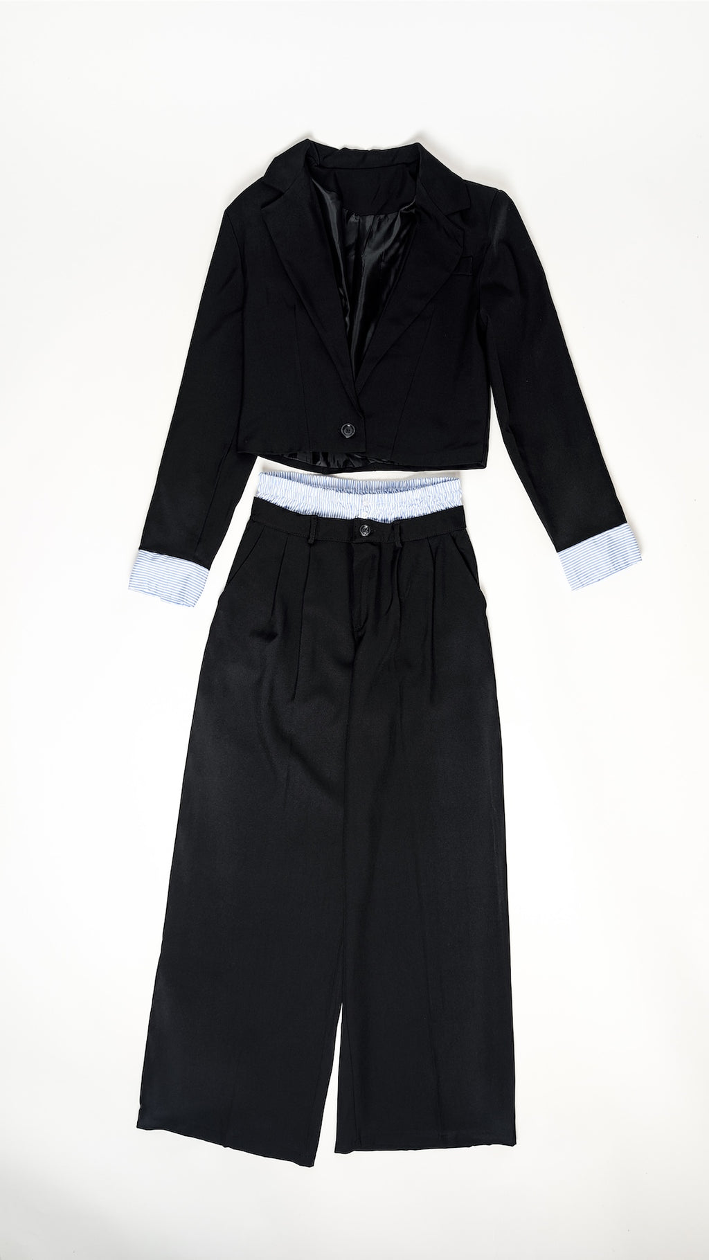 Komplet hlače in crop blazer
