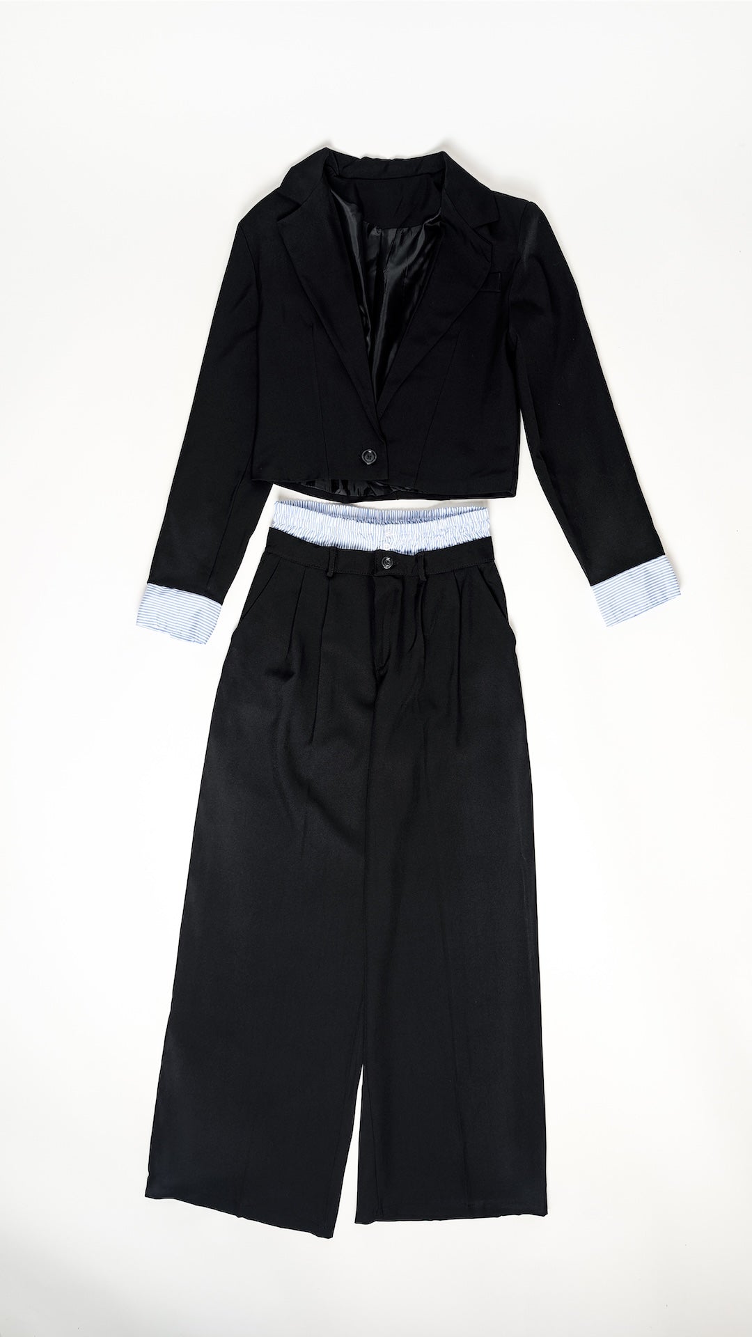 Komplet hlače in crop blazer