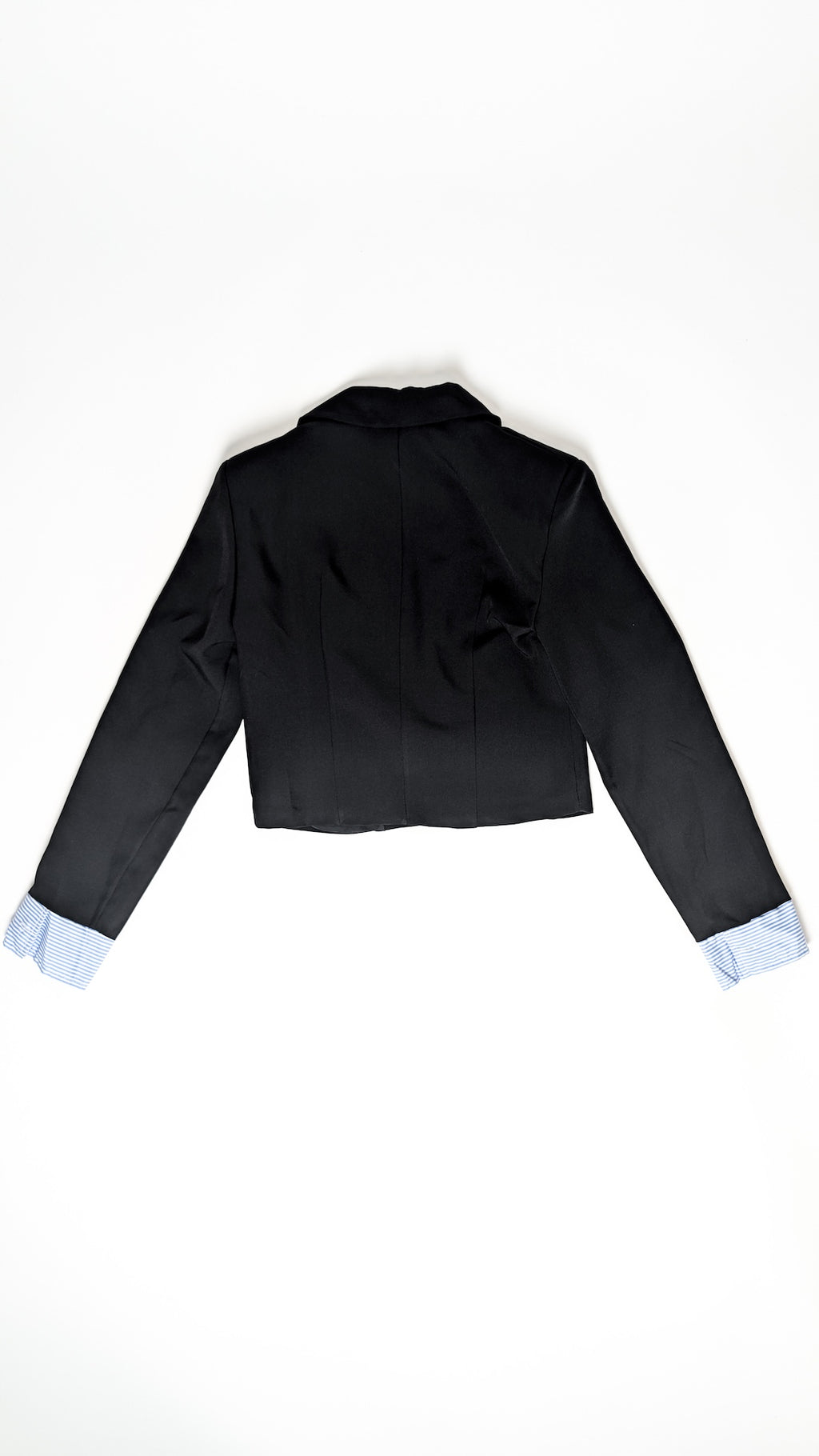 Komplet hlače in crop blazer