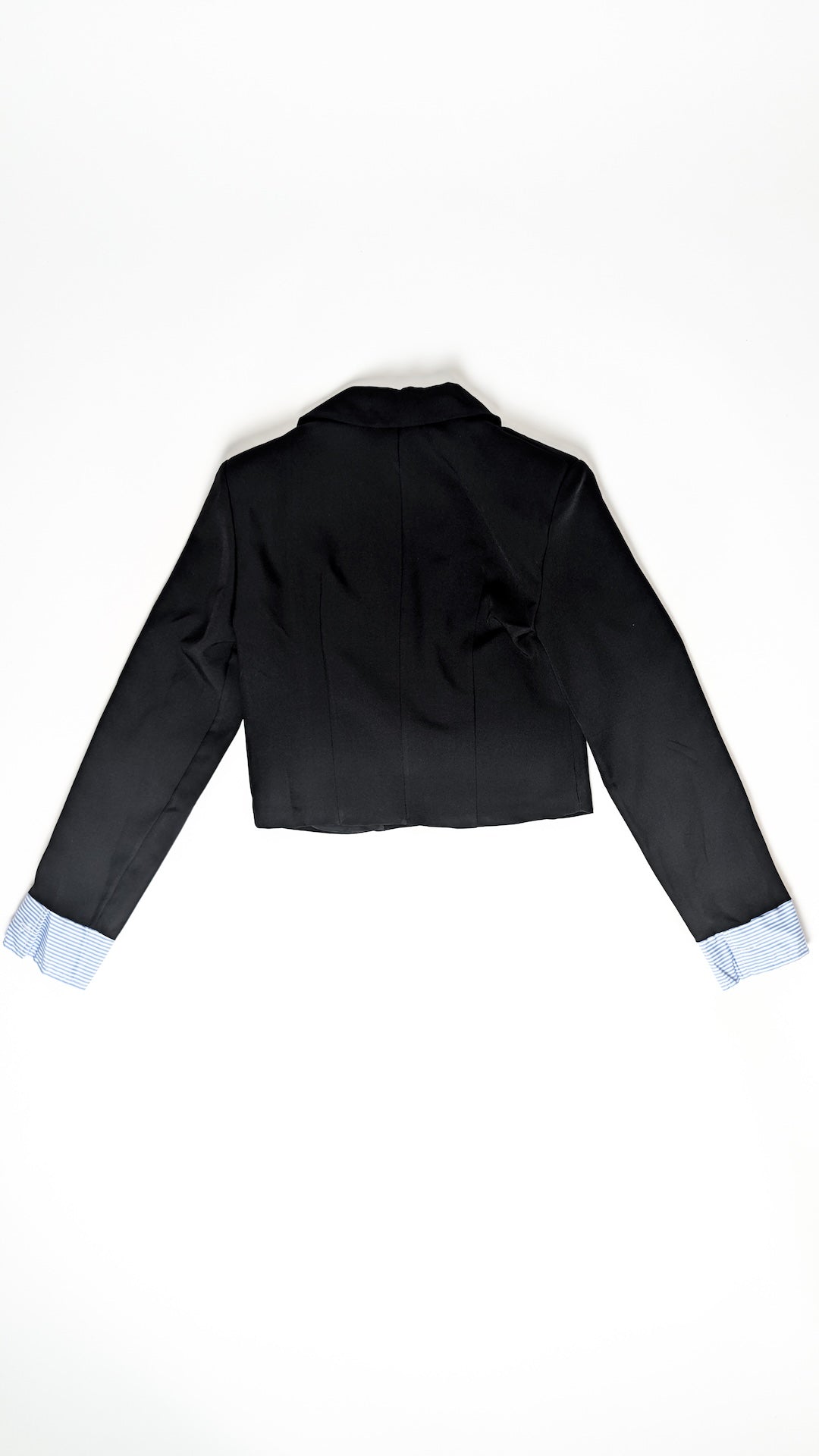 Komplet hlače in crop blazer