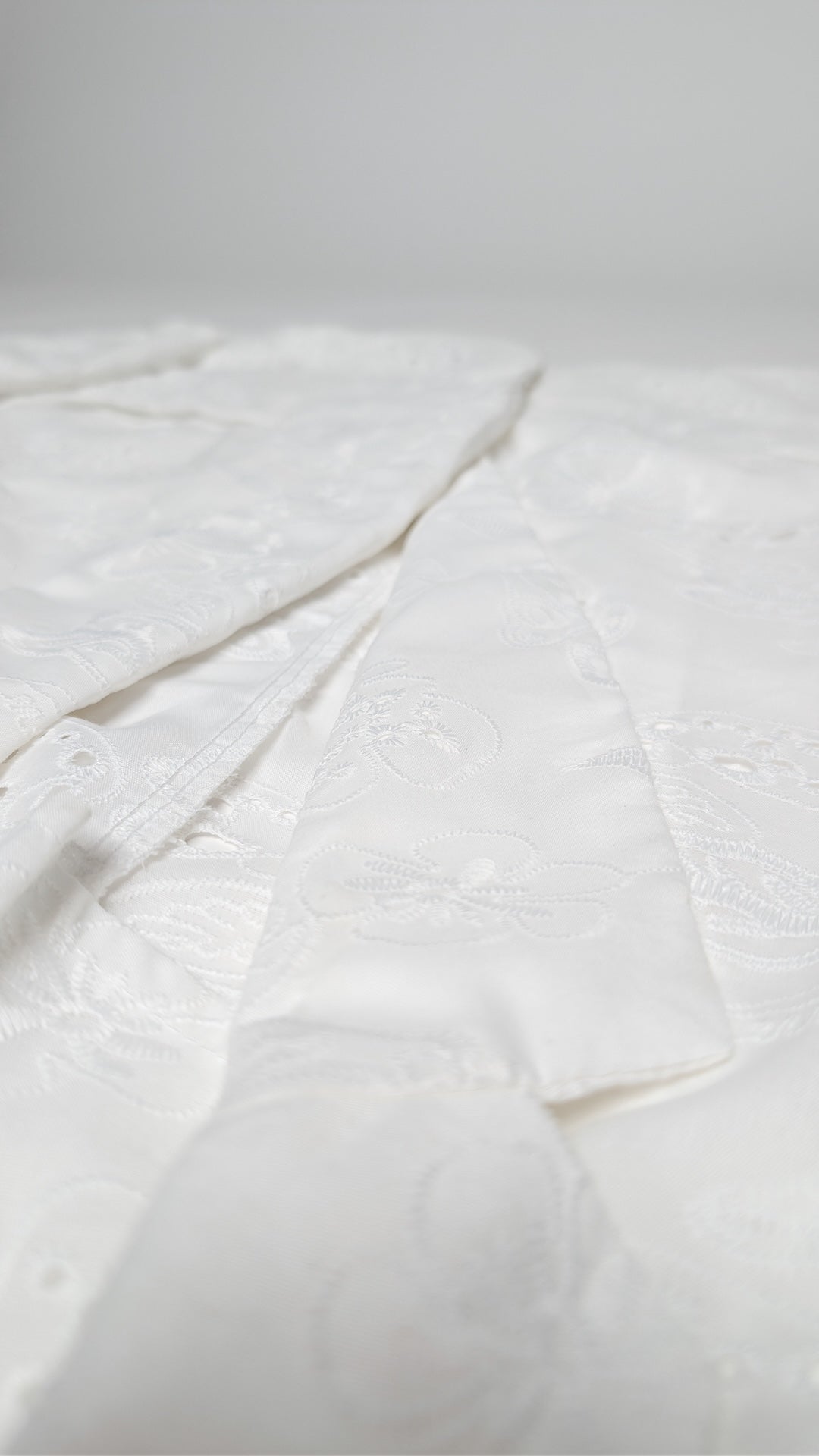 Bel vezen blazer iz bombaža