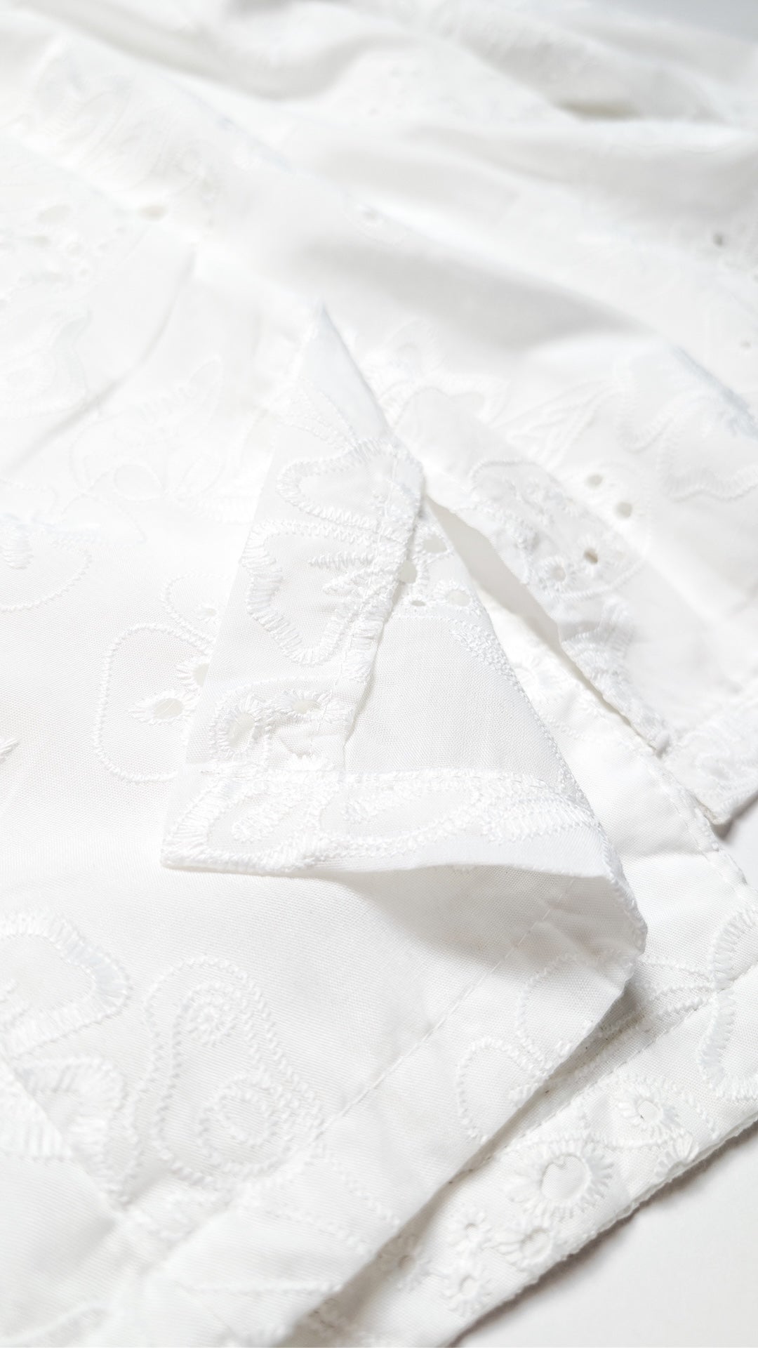 Bel vezen blazer iz bombaža