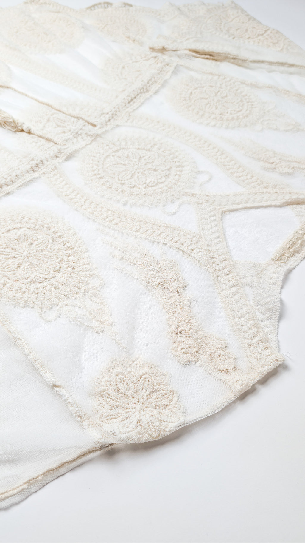 Boho top z vezenimi detajli