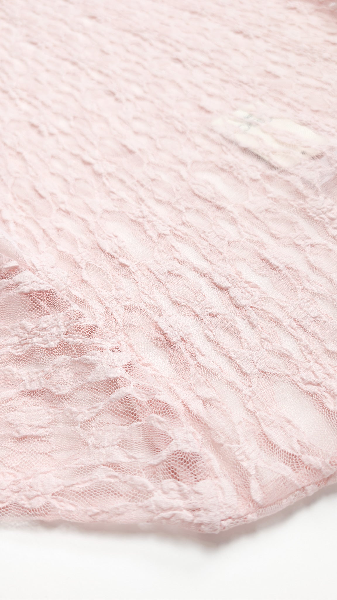 Čipkasta asimetrična majica