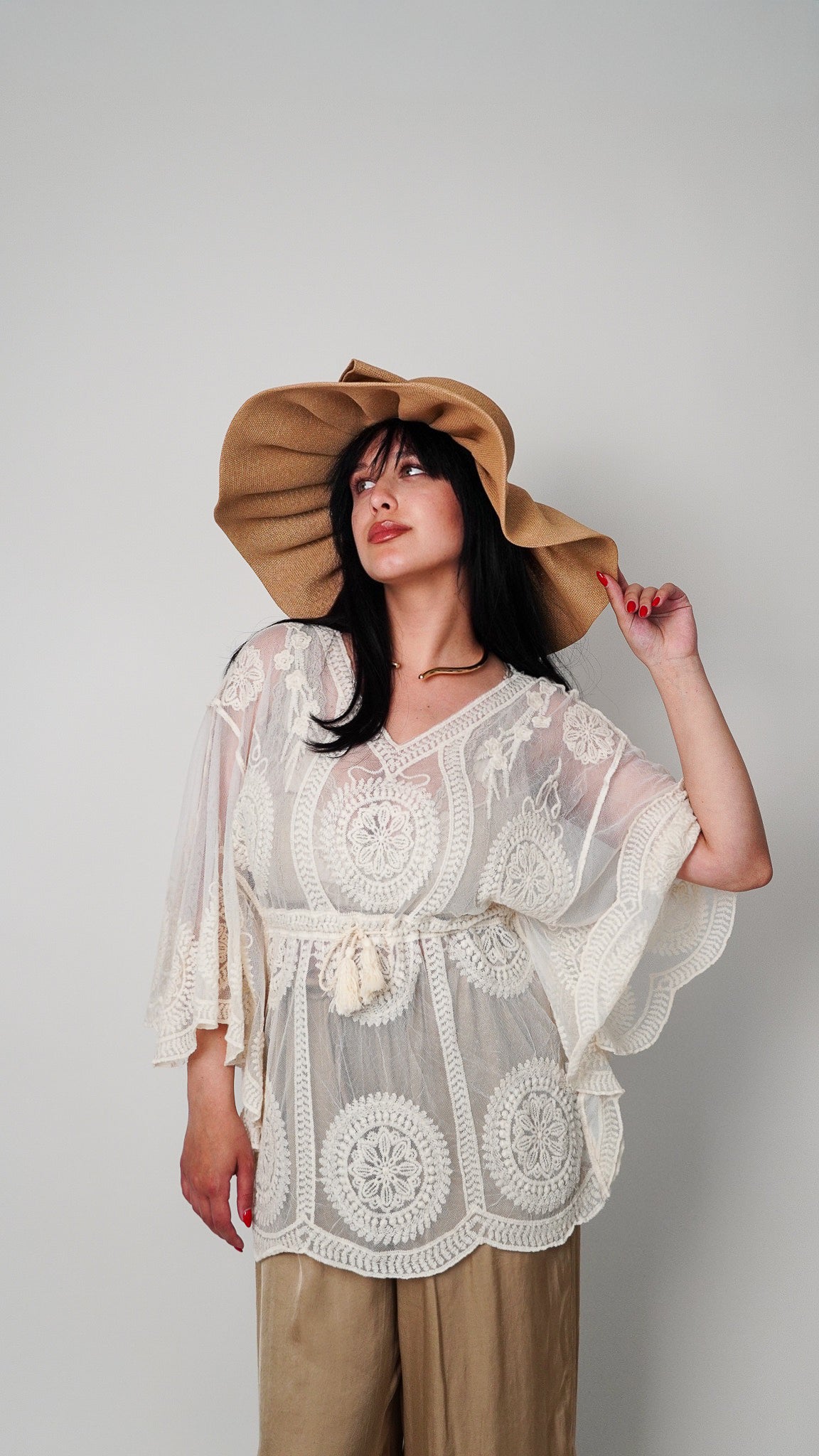 Boho top z vezenimi detajli